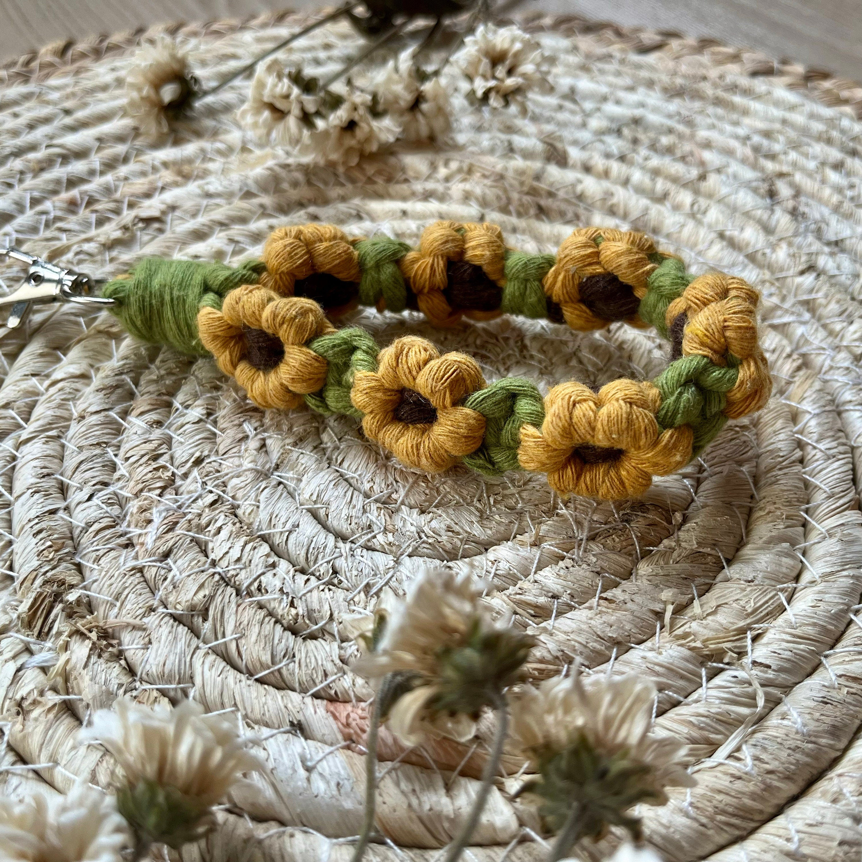 Makramee Blumen Schlüsselanhänger Gelb & Grün, Gast- und Muttertagsgeschenk, Boho Stil, Handgemacht, Taschenanhänger