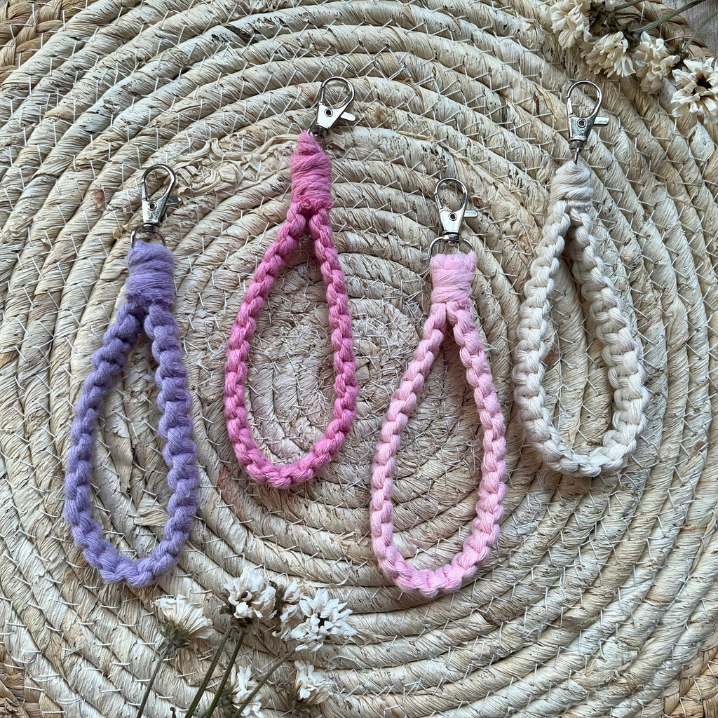 Makramee Blumen Schlüsselanhänger Rosa, Gast- & Muttertagsgeschenk, Boho Stil, Handgemacht, Taschenanhänger