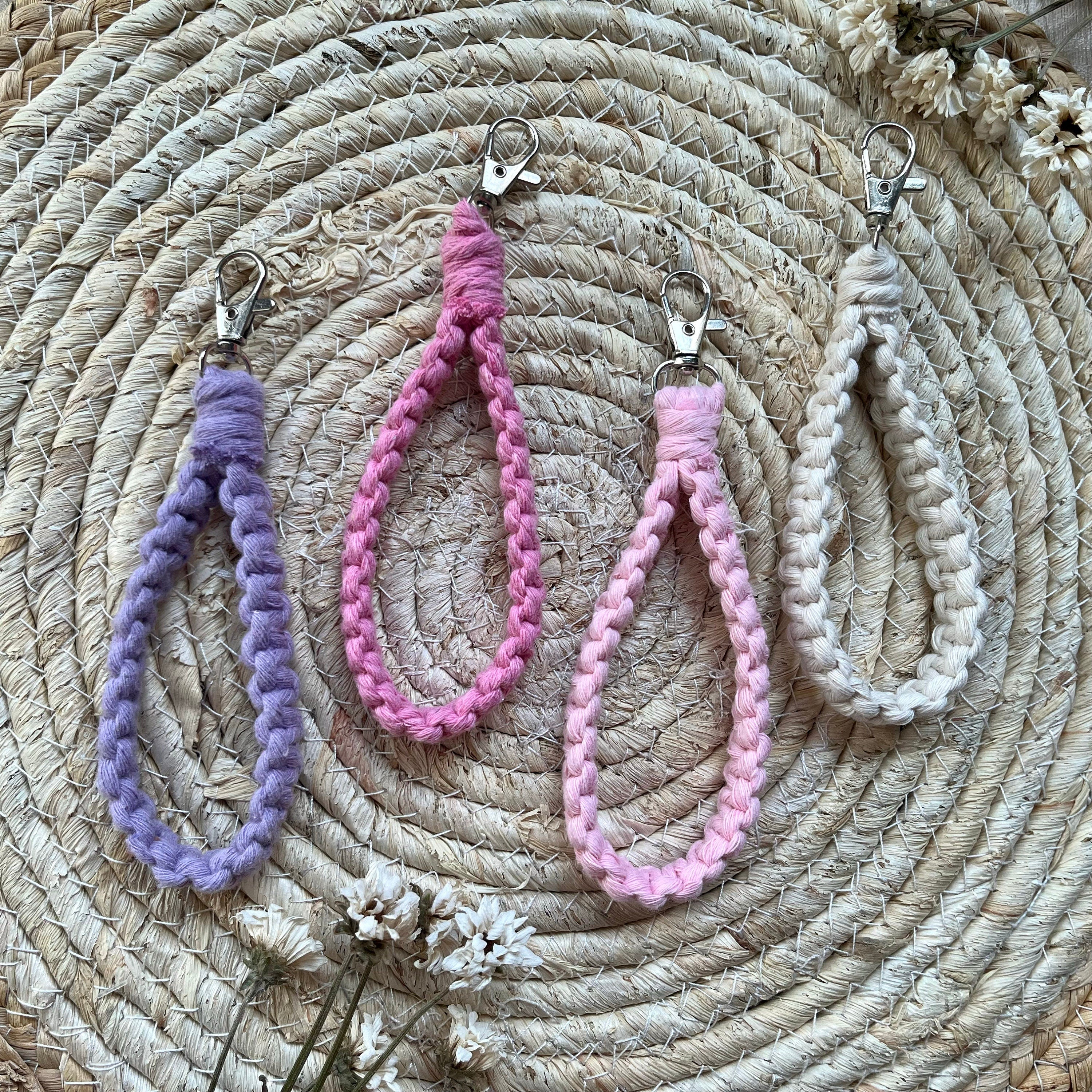 Makramee Blumen Schlüsselanhänger Rosa, Gast- & Muttertagsgeschenk, Boho Stil, Handgemacht, Taschenanhänger