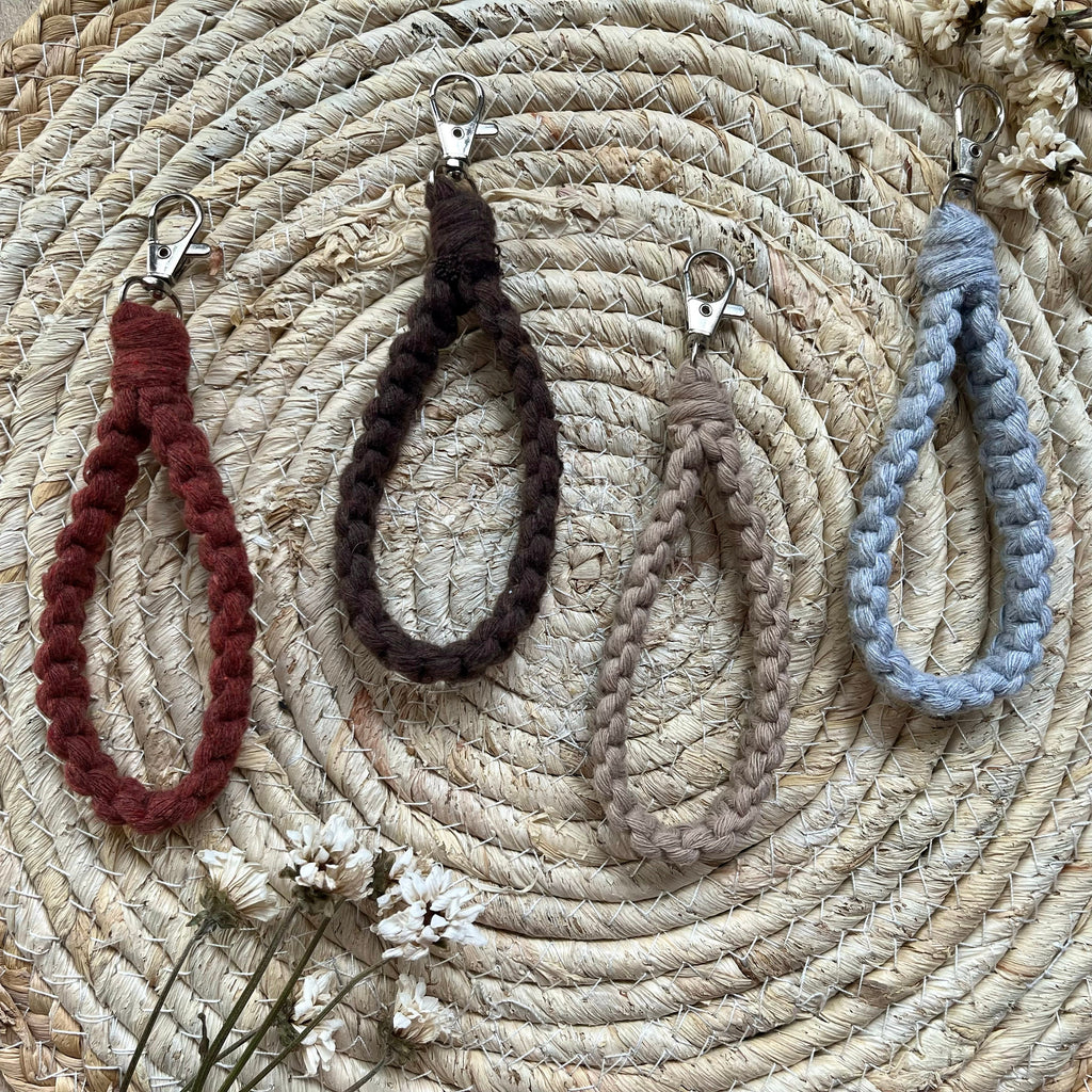 Makramee Blumen Schlüsselanhänger Braun, Gast- & Muttertagsgeschenk, Boho Stil, Schlüsselbund Deko, Handgemacht