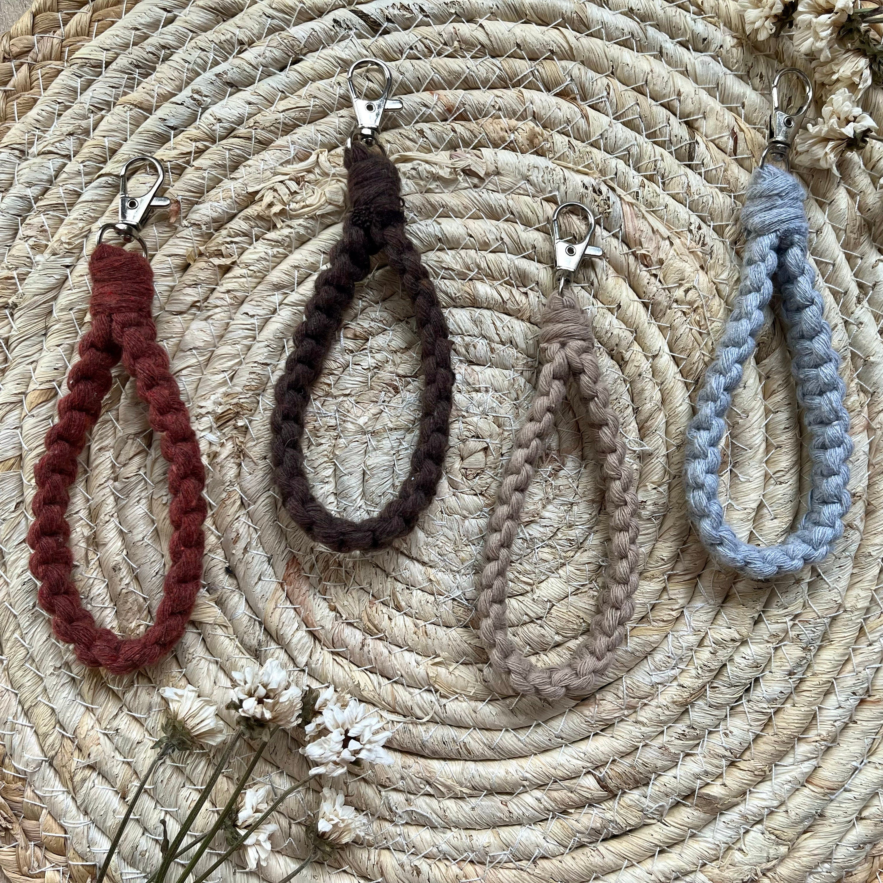 Makramee Blumen Schlüsselanhänger Braun, Gast- & Muttertagsgeschenk, Boho Stil, Schlüsselbund Deko, Handgemacht