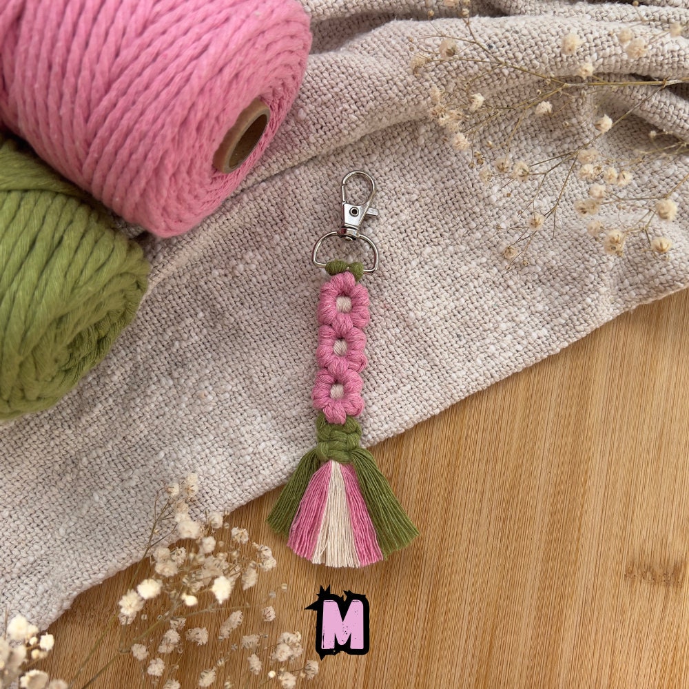 Makramee Blumen Schlüsselanhänger Rosa & Grün, Gast- und Muttertagsgeschenk, Boho Stil, Handgemacht, Taschenanhänger
