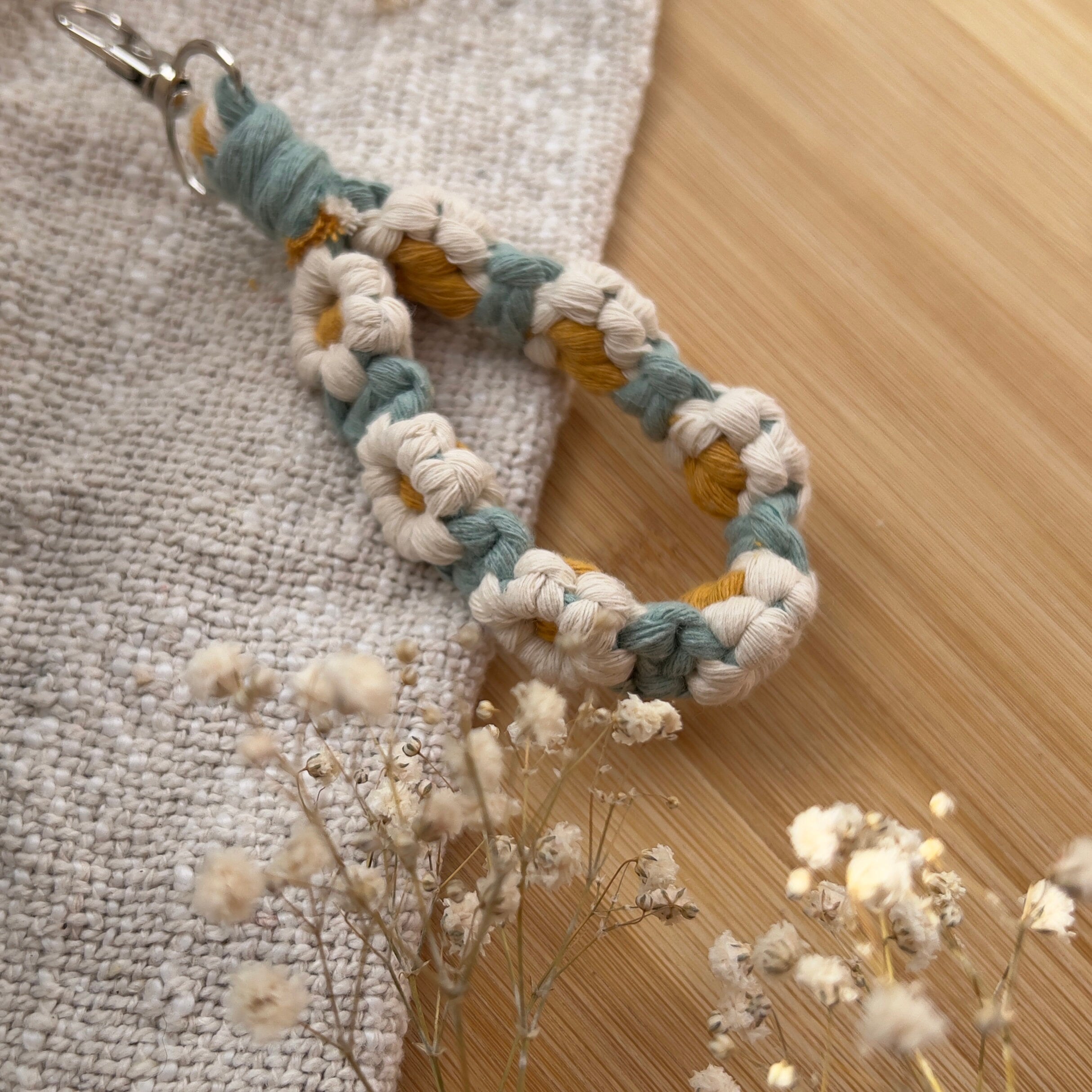 Makramee Blumen Schlüsselanhänger Blau, Gast- & Muttertagsgeschenk, Boho Stil, Handgemacht, Schlüsselbund Deko