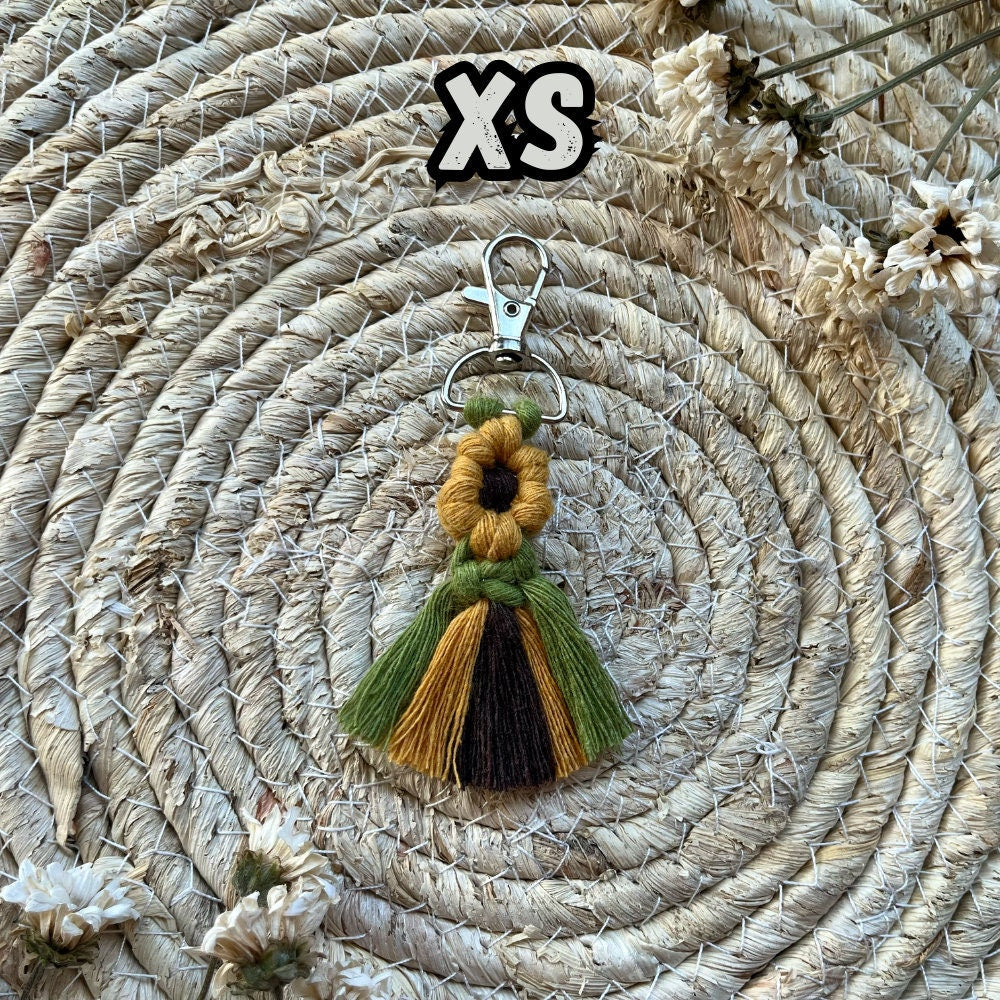 Makramee Blumen Schlüsselanhänger Gelb & Grün, Gast- und Muttertagsgeschenk, Boho Stil, Handgemacht, Taschenanhänger