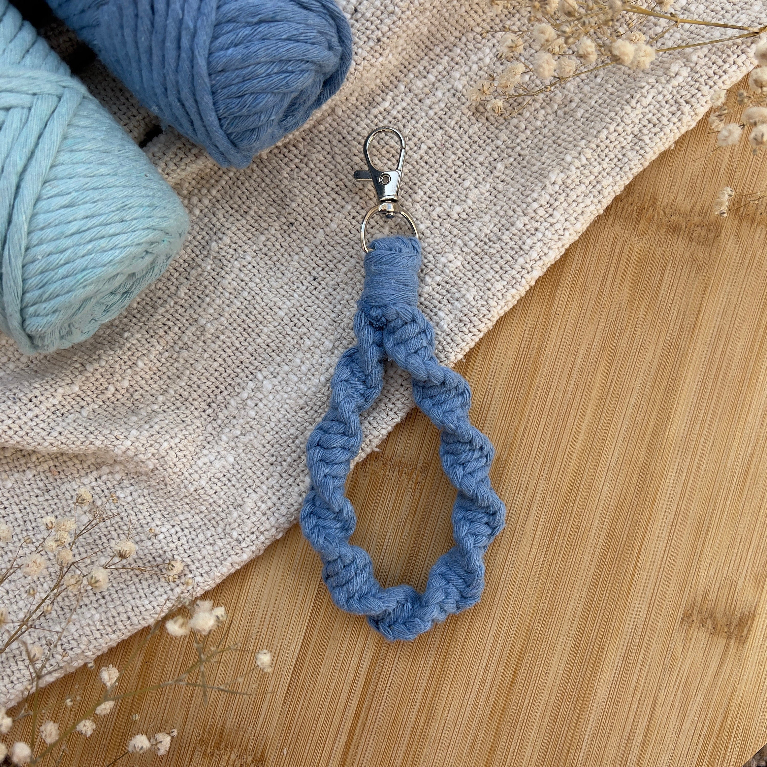 Gedrehter Twister Makramee Schlüsselanhänger Blau, Geschenk für Sie, Boho Stil, Handgemacht, Taschenanhänger