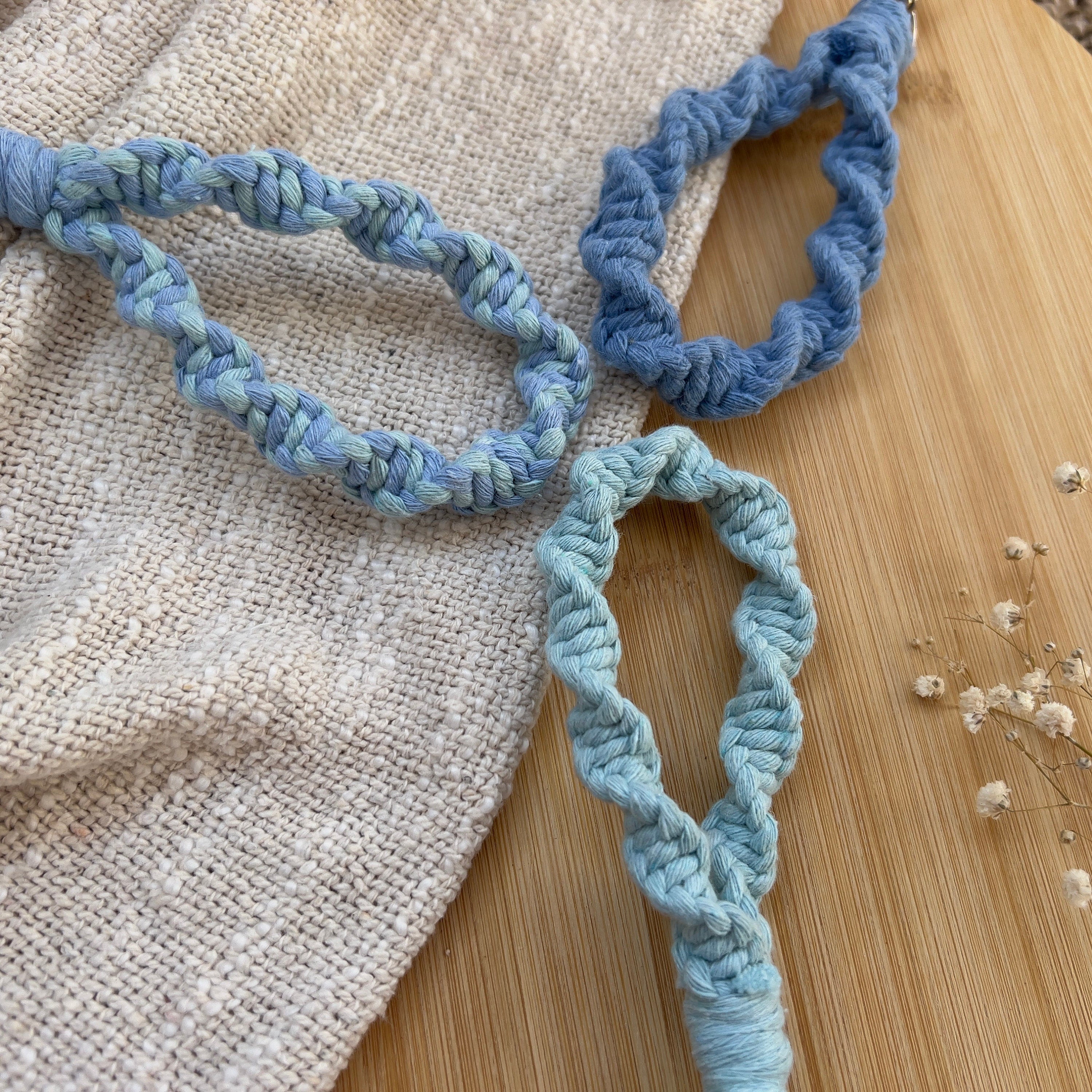 Gedrehter Twister Makramee Schlüsselanhänger Blau, Geschenk für Sie, Boho Stil, Handgemacht, Taschenanhänger