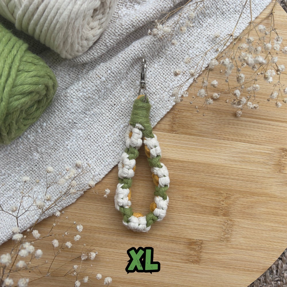 Makramee Blumen Schlüsselanhänger Grün, Gast- & Muttertagsgeschenk, Boho Stil, Handgemacht, Taschenanhänger