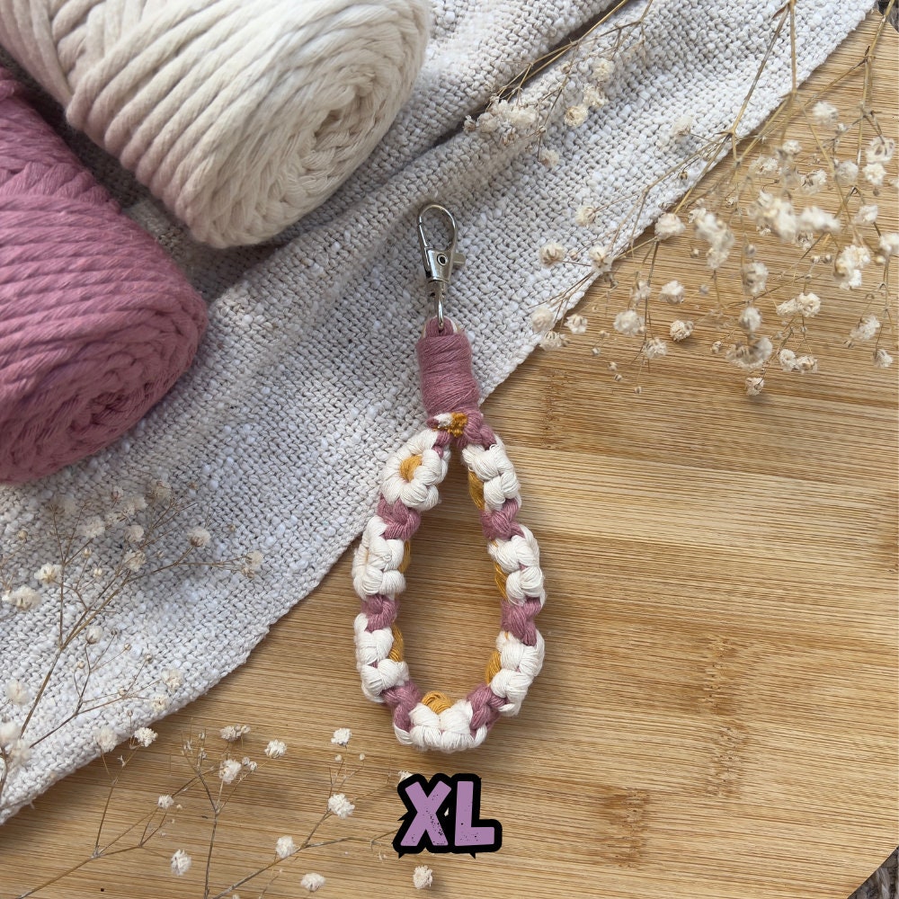 Makramee Blumen Schlüsselanhänger Alt-Rosa, Gast- & Muttertagsgeschenk, Boho Stil, Handgemacht, Taschenanhänger