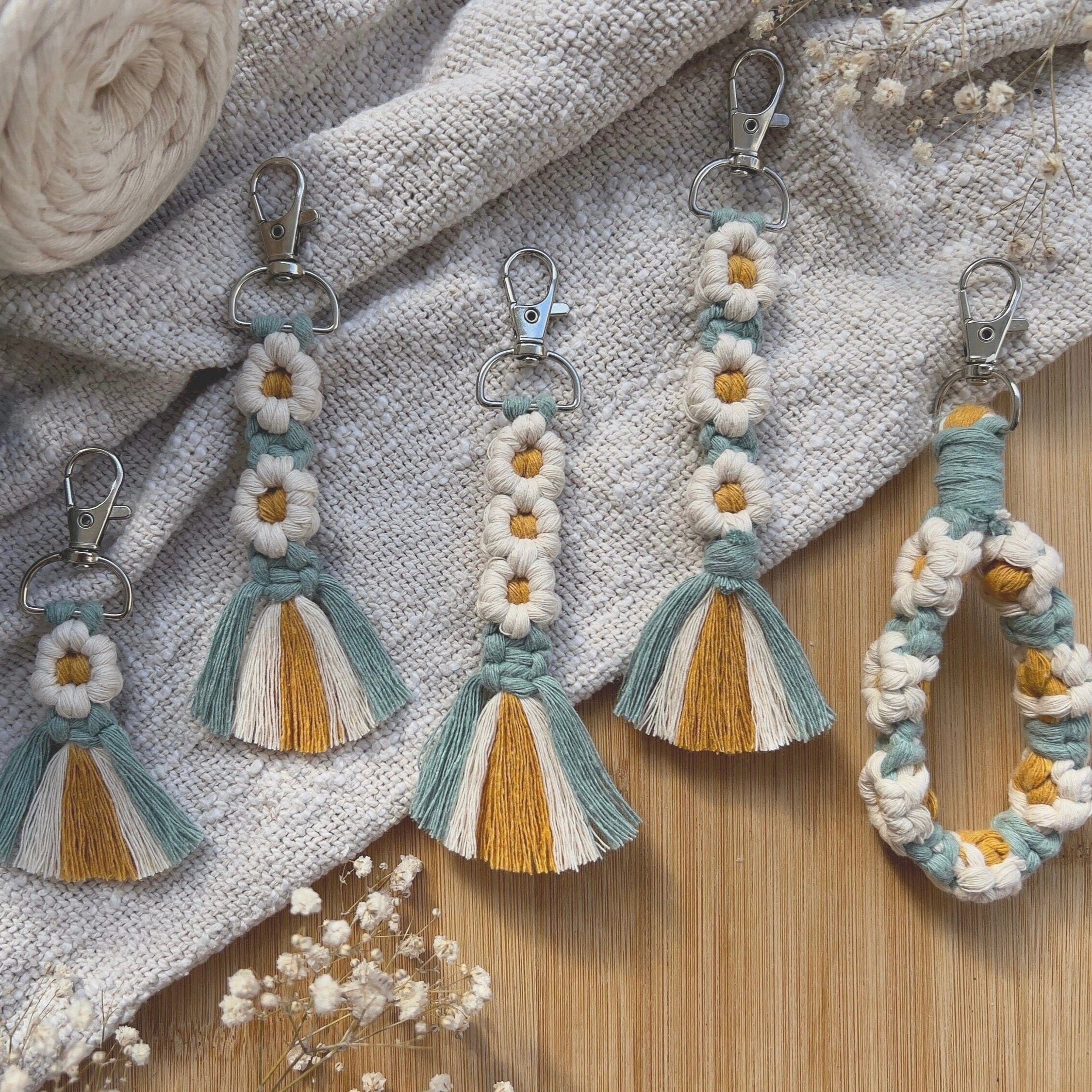 Makramee Blumen Schlüsselanhänger Blau, Gast- & Muttertagsgeschenk, Boho Stil, Handgemacht, Schlüsselbund Deko