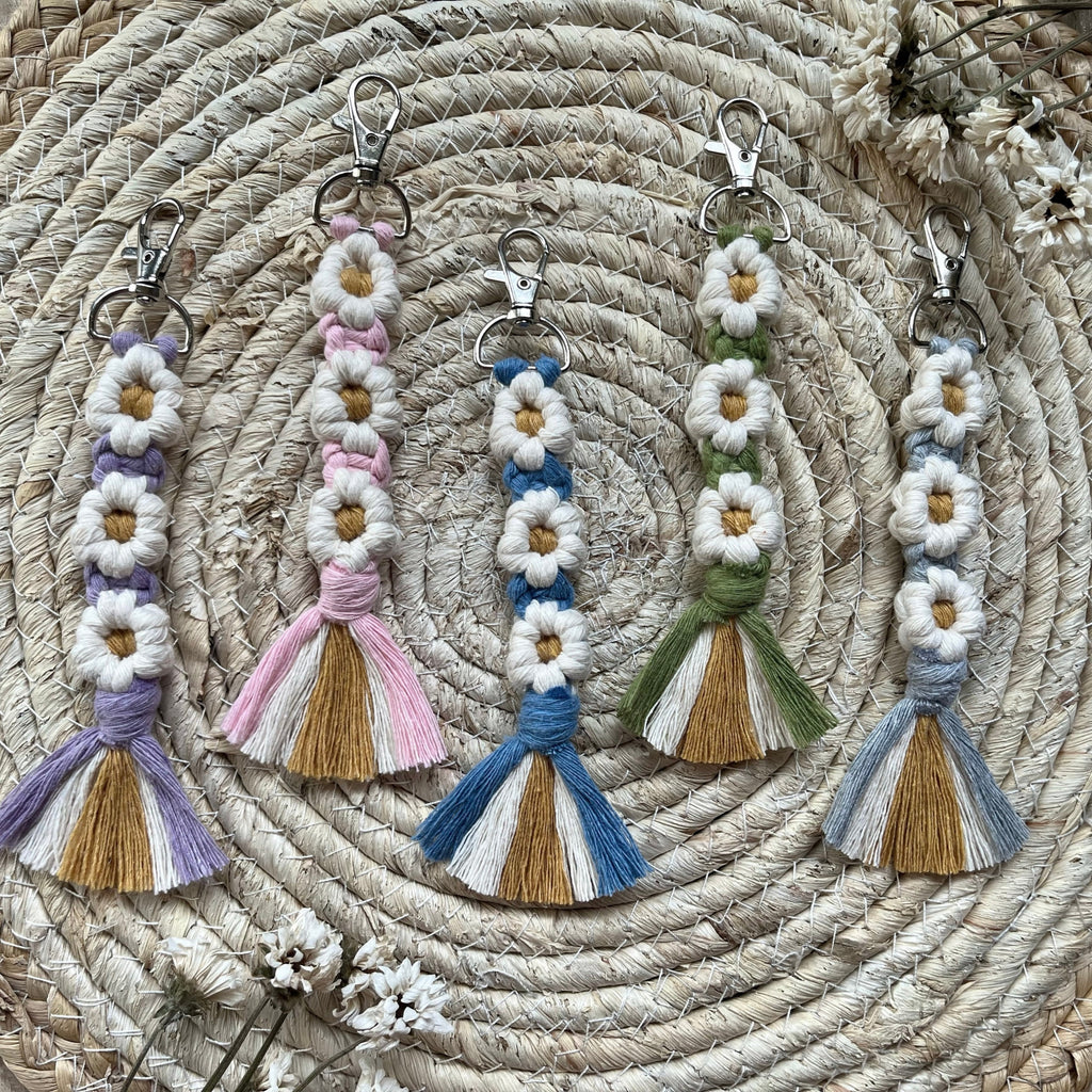 Bunte Makramee Blumen Schlüsselanhänger, Gast- & Muttertagsgeschenk, Boho Stil, Handgemacht, Taschenanhänger