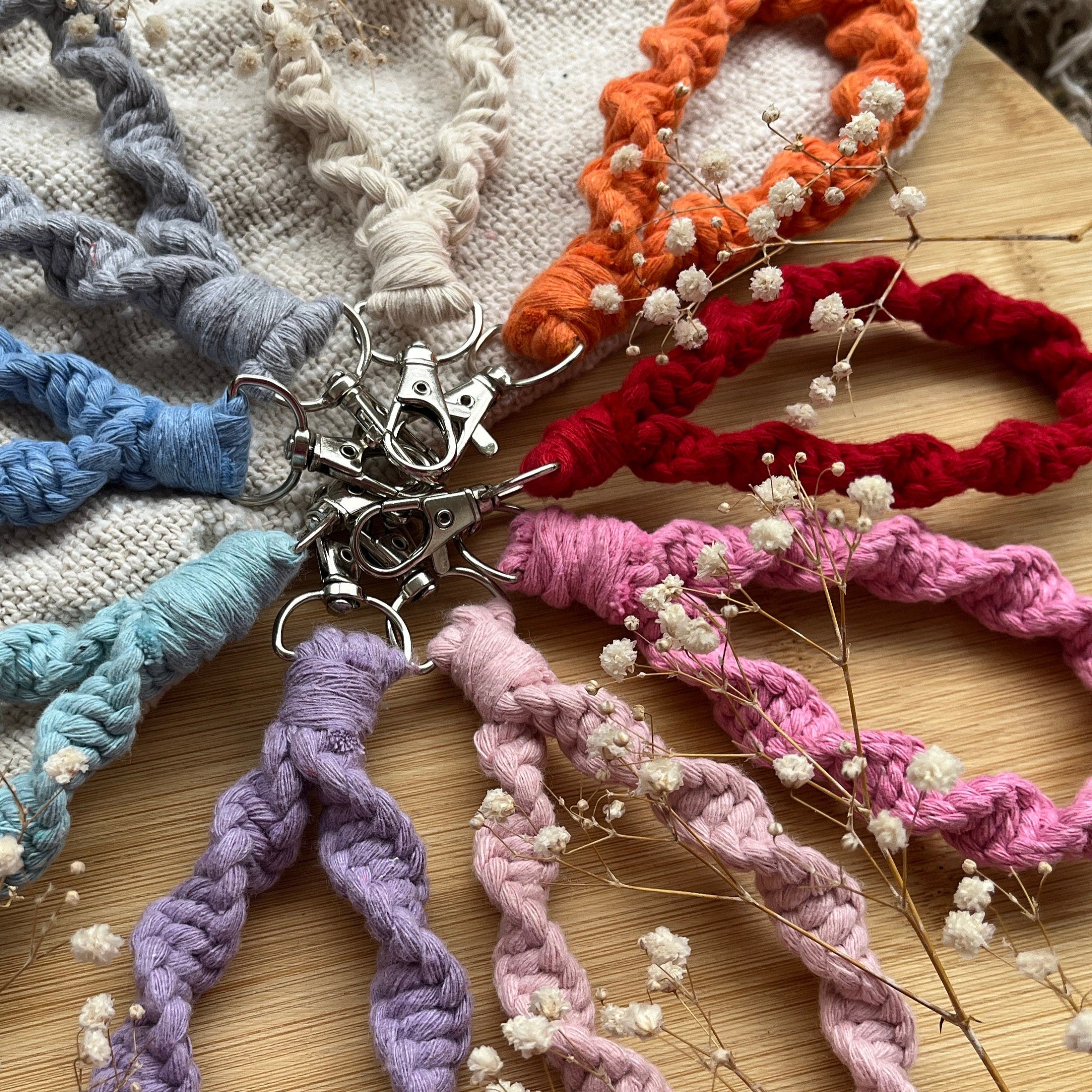 Twister Gedrehter Makramee Schlüsselanhänger, Wähle deine Farbe, Geschenk für Sie, Boho Stil, Handgemacht & Individuell