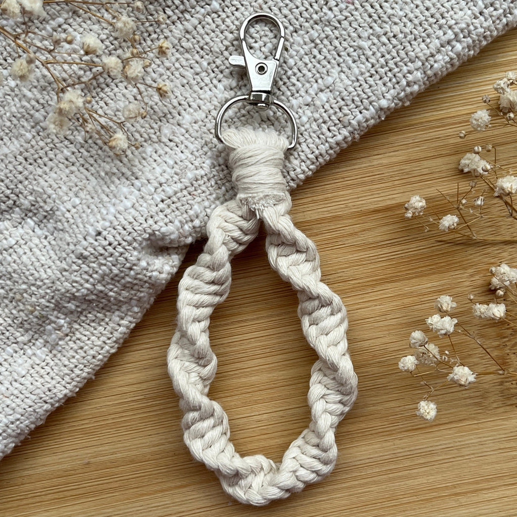 Twister Gedrehter Makramee Schlüsselanhänger, Wähle deine Farbe, Geschenk für Sie, Boho Stil, Handgemacht & Individuell