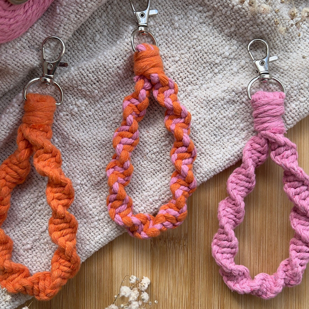 Makramee Spirale Schlüsselanhänger Orange & Rosa, Sommer Accessoire, Boho Stil, Geschenk für Sie, Handgemacht