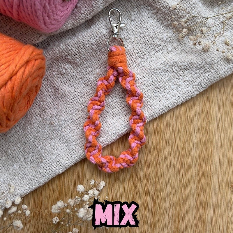 Makramee Spirale Schlüsselanhänger Orange & Rosa, Sommer Accessoire, Boho Stil, Geschenk für Sie, Handgemacht