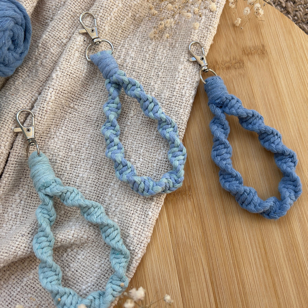 Gedrehter Twister Makramee Schlüsselanhänger Blau, Geschenk für Sie, Boho Stil, Handgemacht, Taschenanhänger