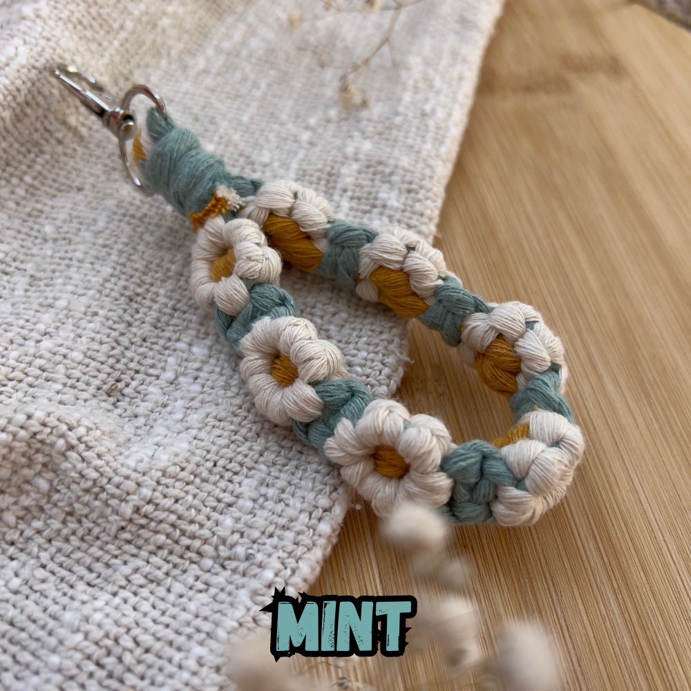 Handgemachter Blumen Makramee Schlüsselanhänger, Wähle deine Farbe, Boho Stil, Nachhaltig & Individuell, Perfektes Geschenk