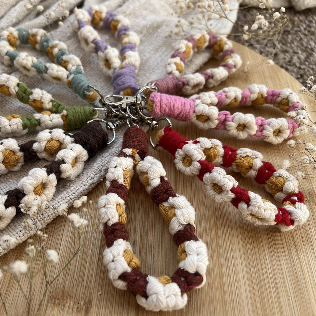 Handgemachter Blumen Makramee Schlüsselanhänger, Wähle deine Farbe, Boho Stil, Nachhaltig & Individuell, Perfektes Geschenk