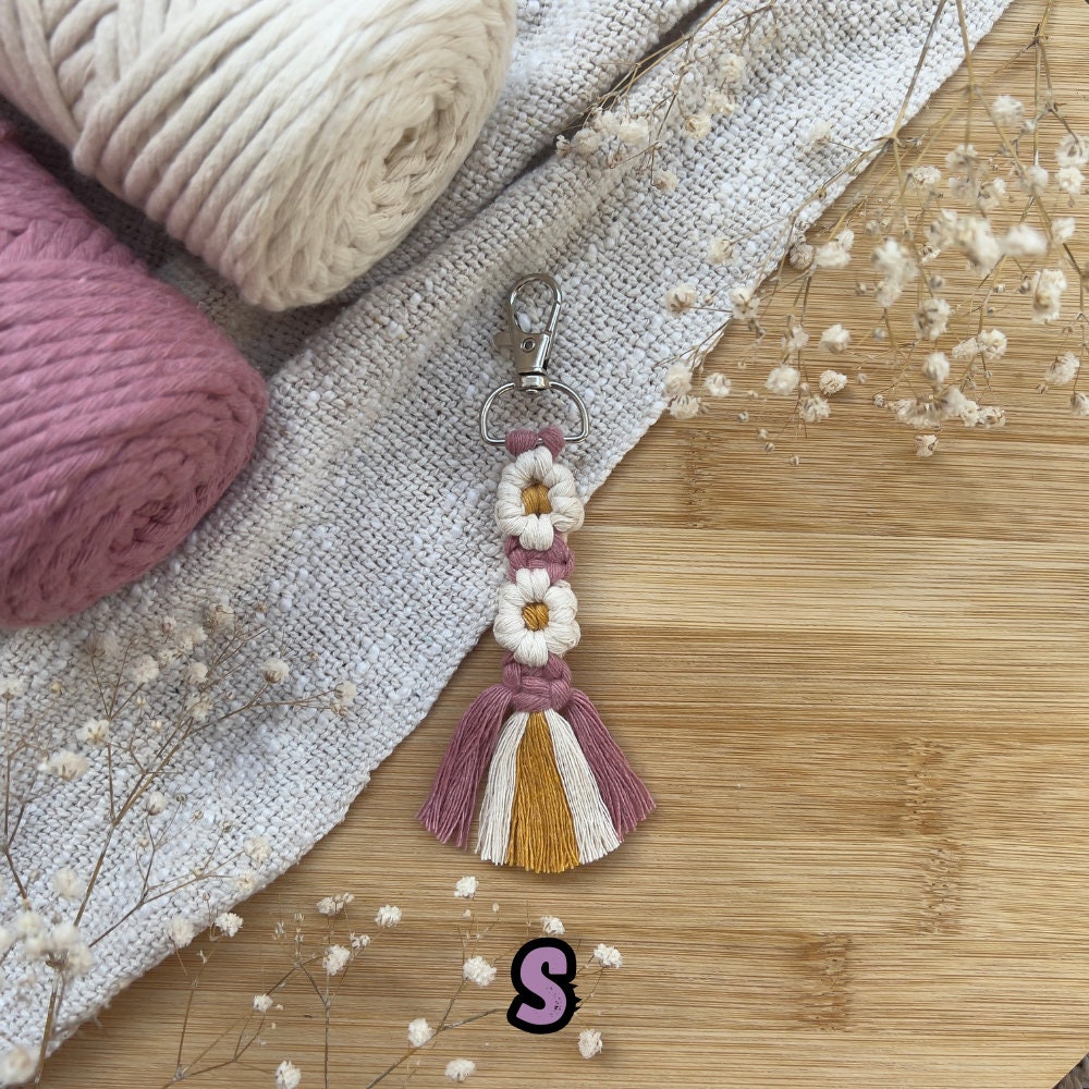 Makramee Blumen Schlüsselanhänger Alt-Rosa, Gast- & Muttertagsgeschenk, Boho Stil, Handgemacht, Taschenanhänger