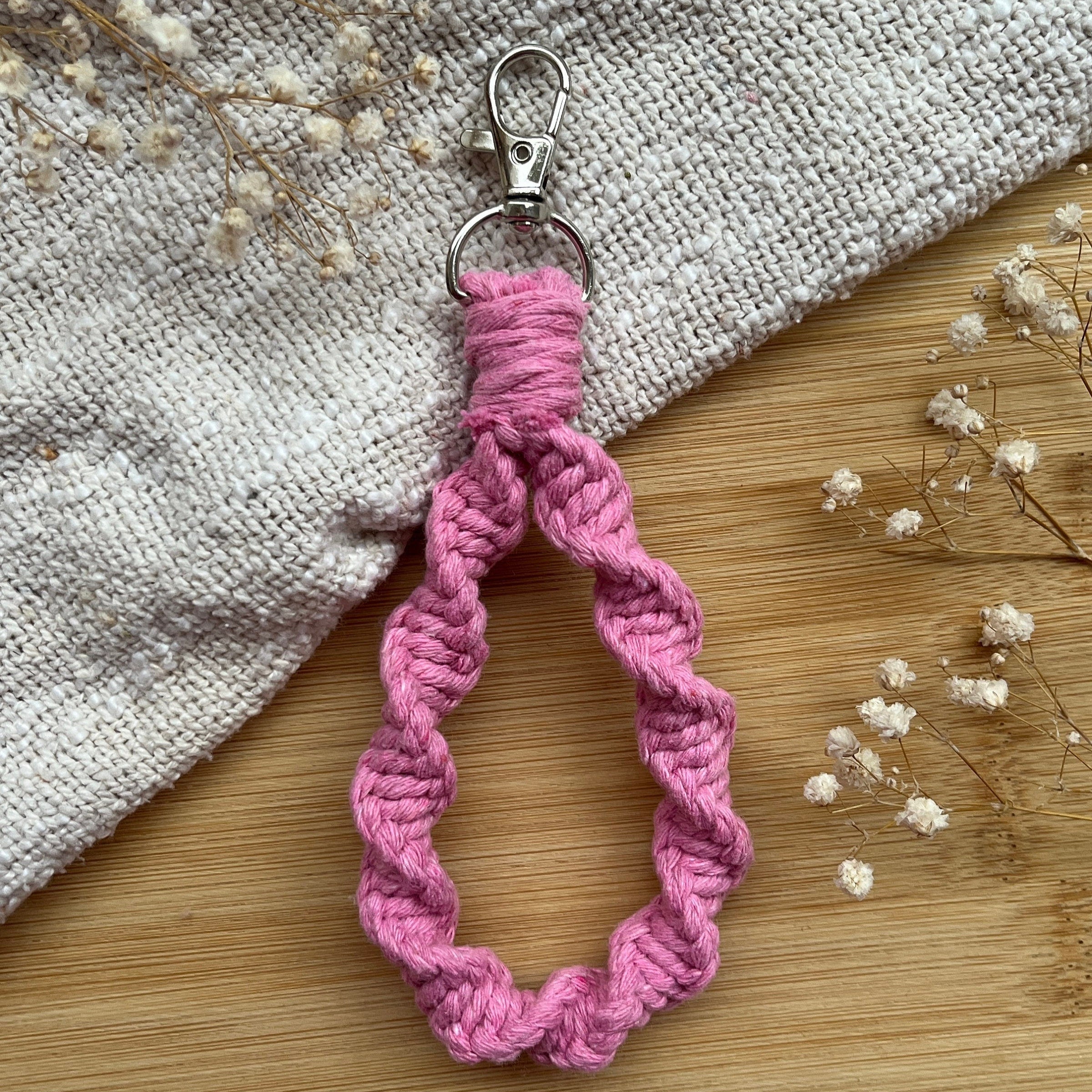 Twister Gedrehter Makramee Schlüsselanhänger, Wähle deine Farbe, Geschenk für Sie, Boho Stil, Handgemacht & Individuell
