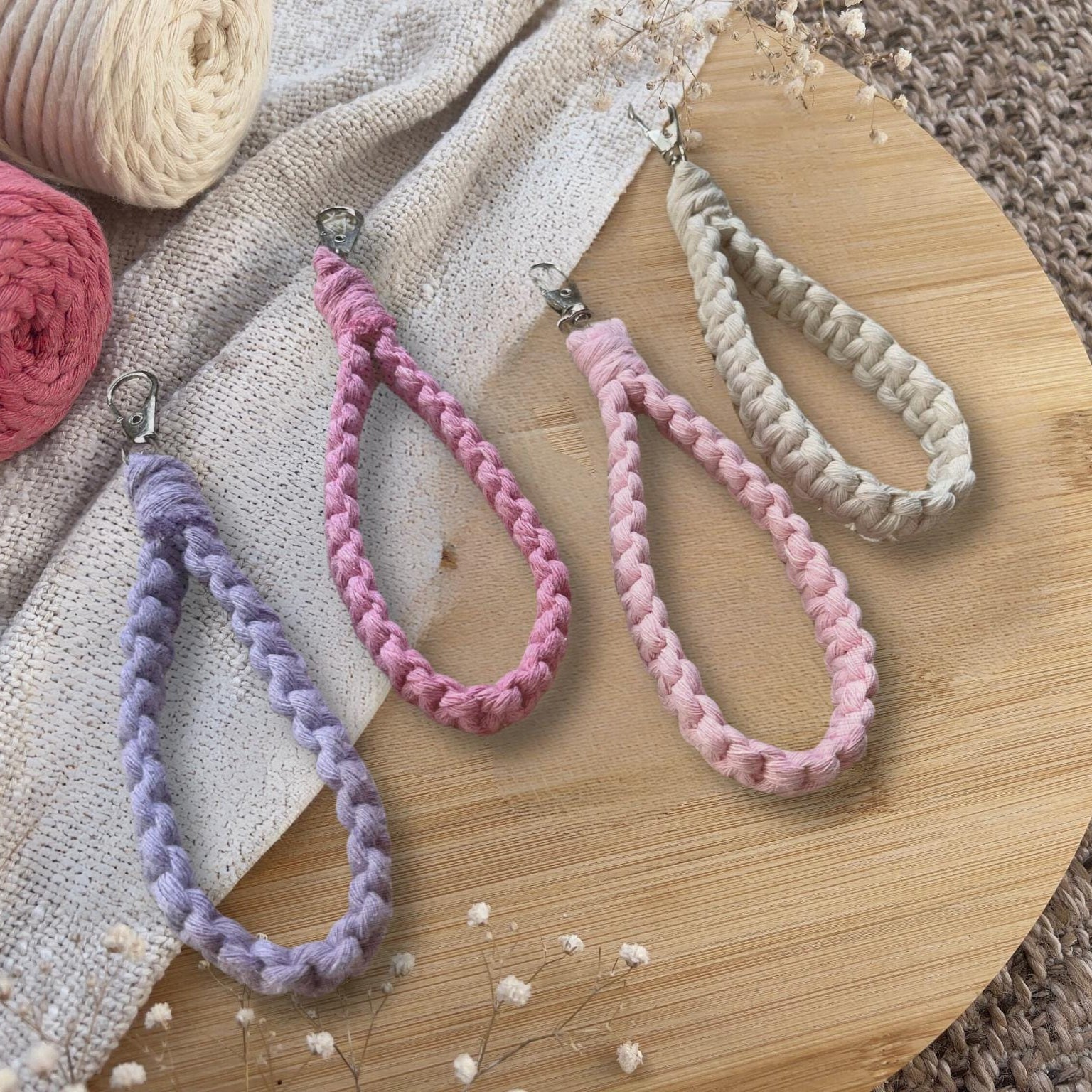 Makramee Blumen Schlüsselanhänger Rosa, Gast- & Muttertagsgeschenk, Boho Stil, Handgemacht, Taschenanhänger