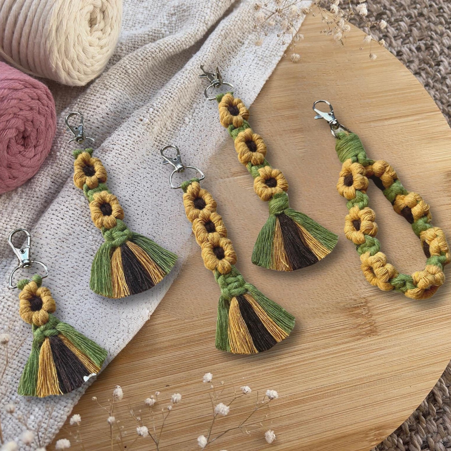 Makramee Blumen Schlüsselanhänger Gelb & Grün, Gast- und Muttertagsgeschenk, Boho Stil, Handgemacht, Taschenanhänger